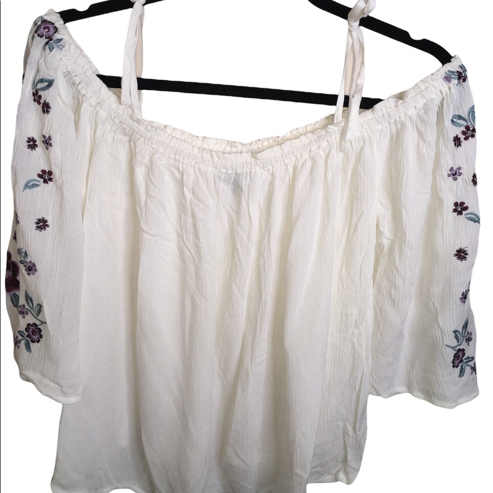 Aeropostale | white off shoulder floral blouse